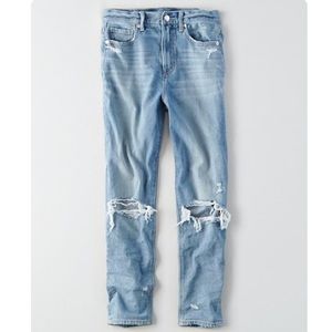 AMERICAN EAGLE RIPPED MOM JEAN